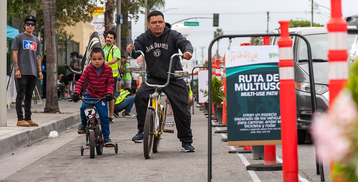 Camina en Walnut Park Pacific Blvd